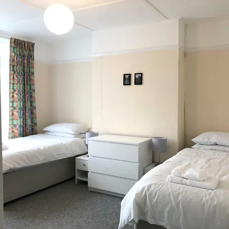 Big House In Filton - Sleeps Up To 7! Дом отдыха *