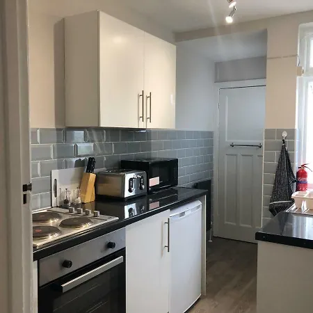 Дом отдыха Big House In Filton - Sleeps Up To 7!