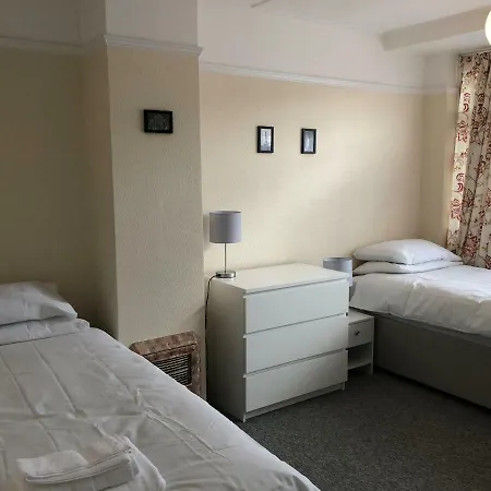 Big House In Filton - Sleeps Up To 7! Semesterbostad *