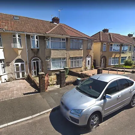 Дом отдыха Big House In Filton - Sleeps Up To 7!