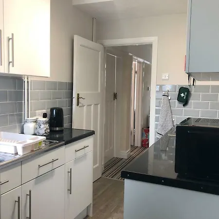 Big House In Filton - Sleeps Up To 7!